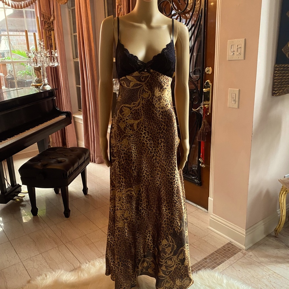 A sleepwear set in animal print, excellent condition